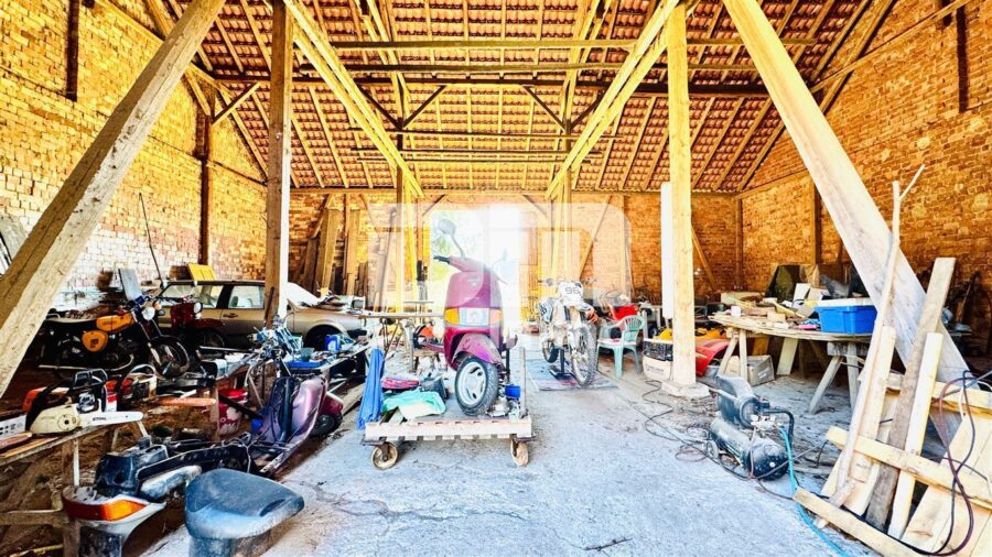 Großer Dreiseithof mit 2 bis 3 Wohneinheiten, 3 Nebengebäuden + großem Grundstück - Scheune 1 groß